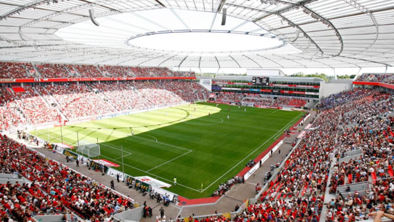 BayArena Blick ins Stadion