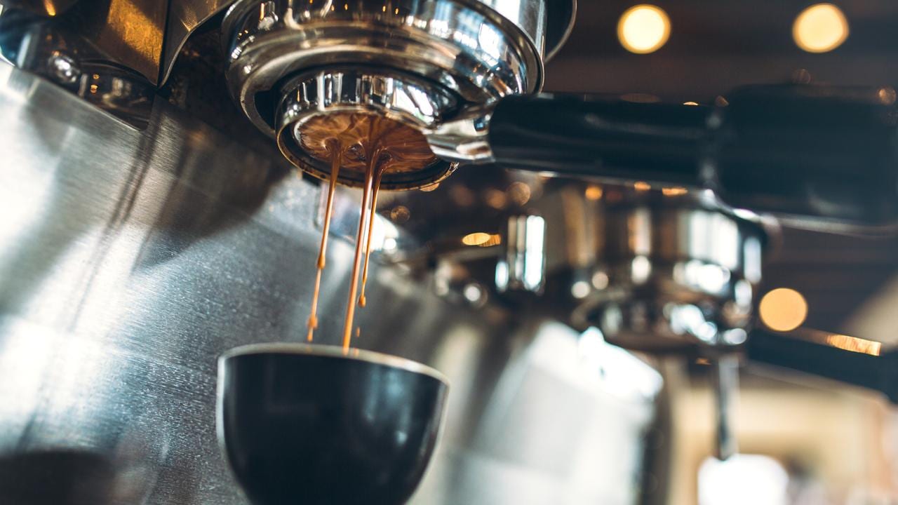 Blick unter die Kaffeemaschine