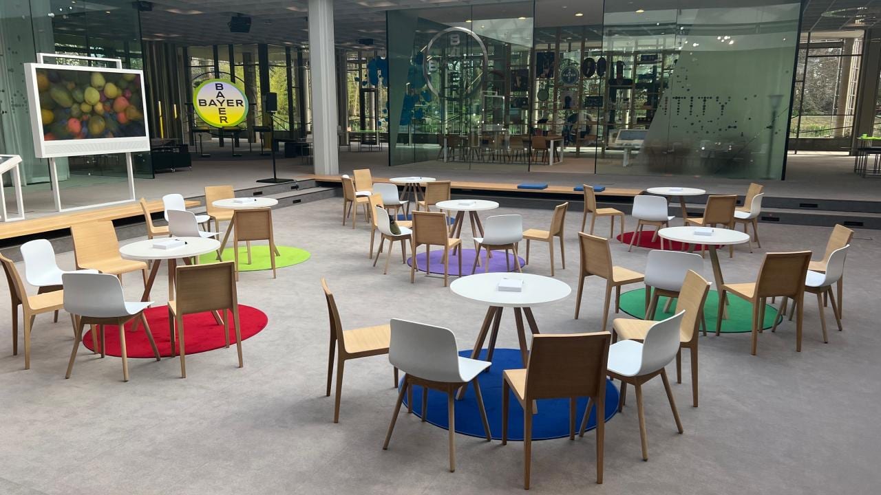 Baykomm_setup_roundtable