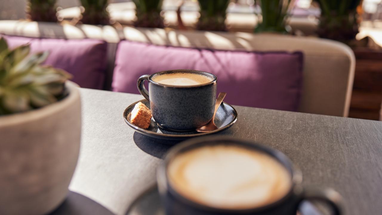 YDC Terrasse mit Kaffee