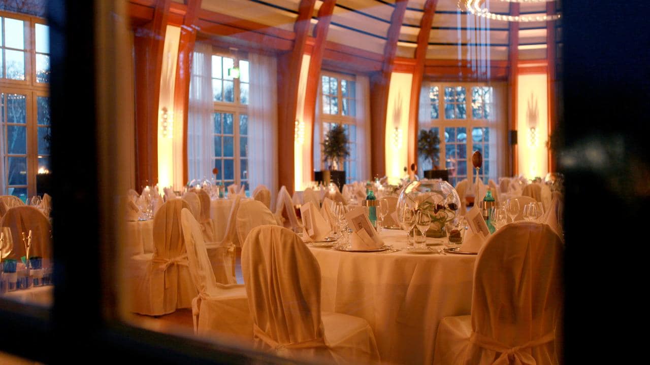 Kasino_blick_in_garten_saal